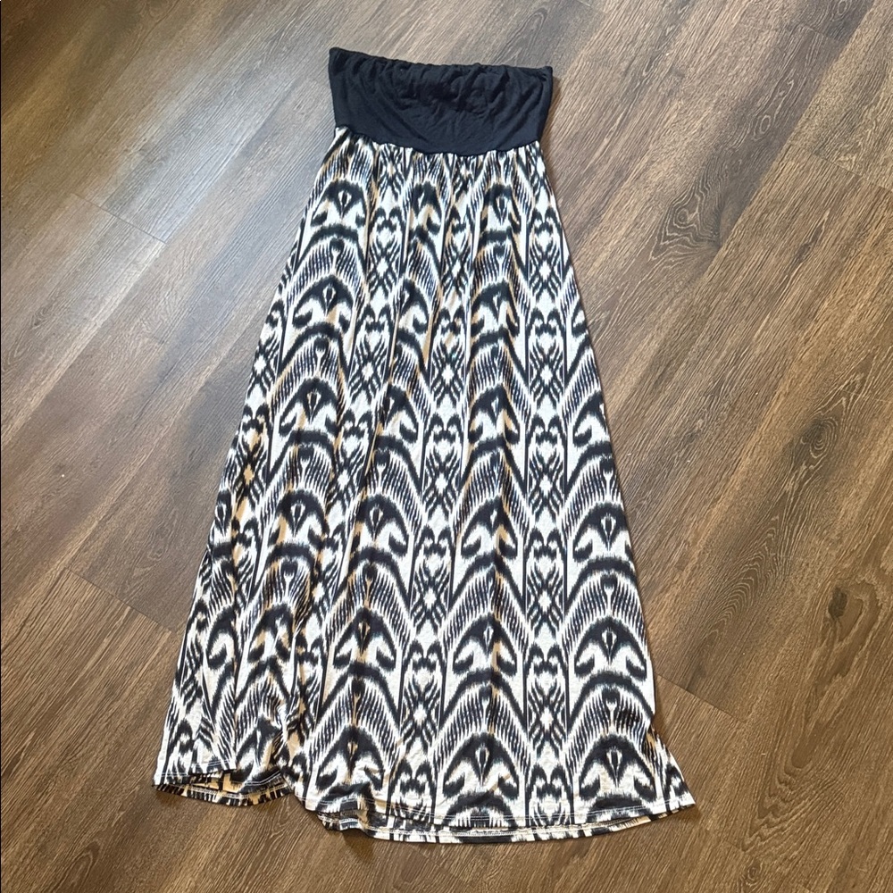 Loila Black and White Maxi Dress with Elastic Waist